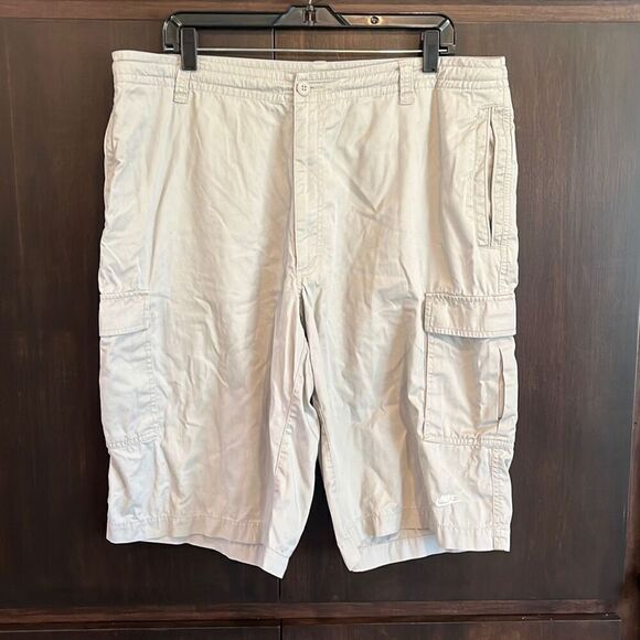 Nike Light Gray Cargo Shorts Size XL - Picture 1 of 6